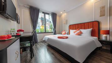 Minibar, escritorio, sistema de insonorización y wifi gratis