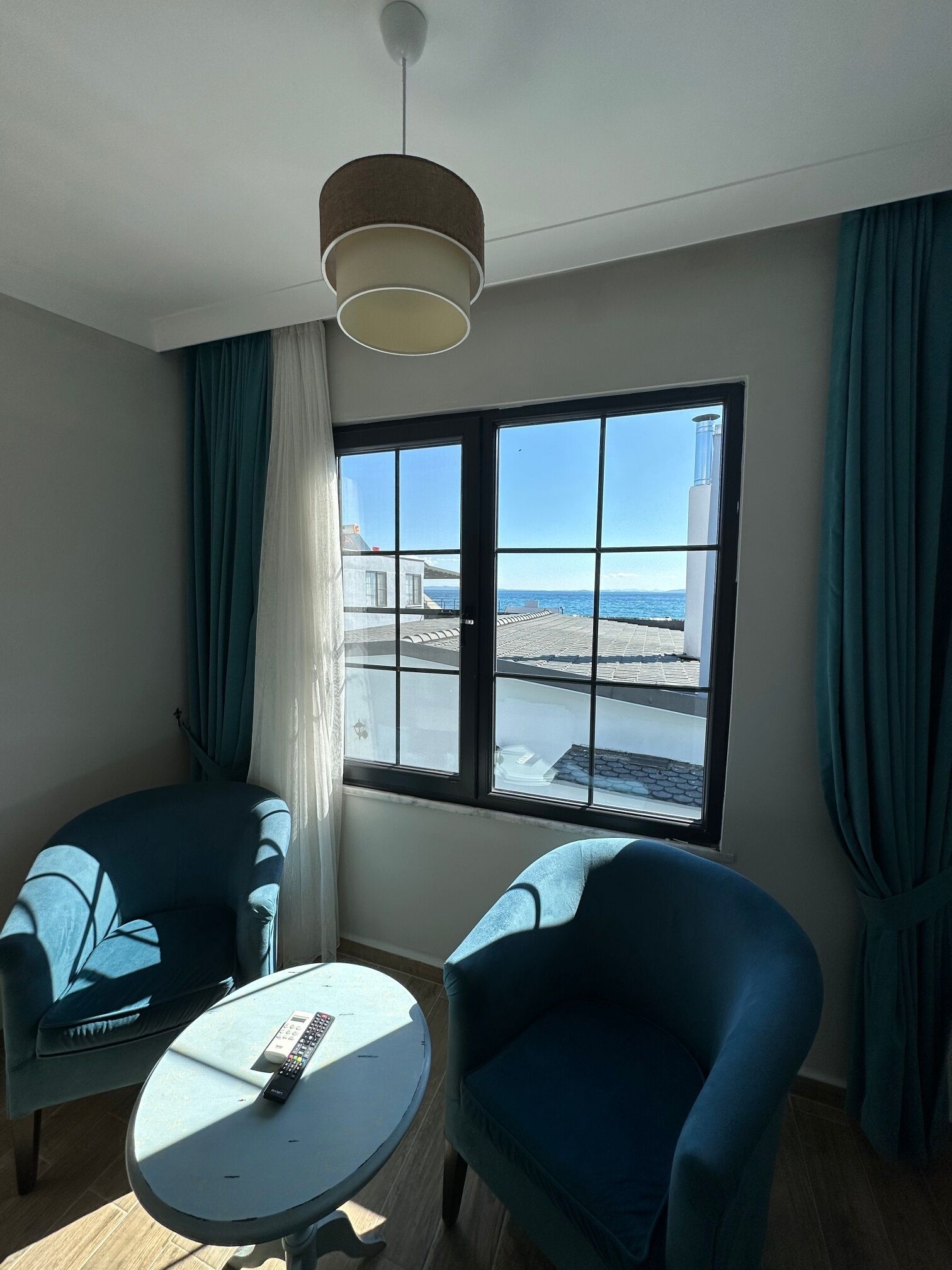 ملاءات من القطن المصري وأغطية فراش متميزة وأسرّة سليكت كومفورت وميني بار