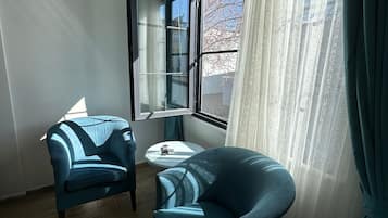 Egyptian cotton sheets, premium bedding, Select Comfort beds, minibar