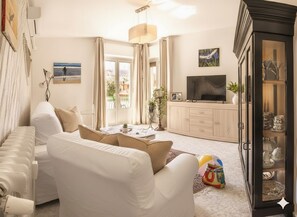 Apartment | Living area | 40-inch Smart TV with digital channels, TV