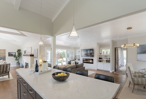 Dining - 3888 Seas the Day - Modern, Stylish, Lush Gardens (Carmel)