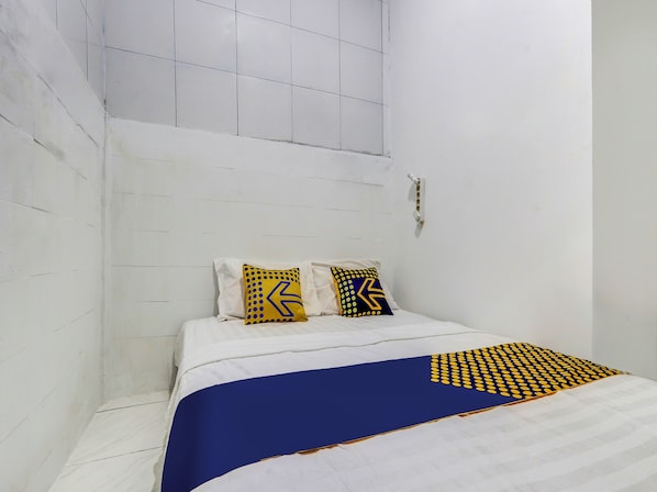 Economy Double Room | WiFi, bed sheets
