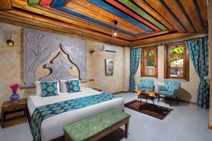 Deluxe Room | Living area | 52-cm TV with satellite channels - Premium Cappadocia Hotel (Nevsehir)