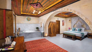 Deluxe Room | 1 bedroom, minibar, desk, blackout drapes