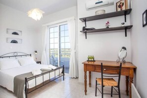 4 bedrooms, in-room safe, desk, iron/ironing board - Villa Eleonas with pool, stylish and homely-close to the beach (Rhodes)