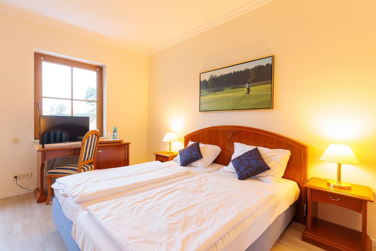 2 bedrooms, hypo-allergenic bedding, free WiFi, bed sheets