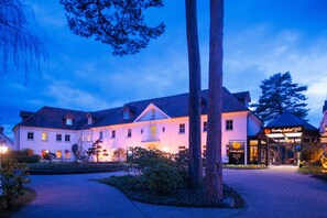 Façade de l’hébergement - soirée/nuit