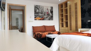 Caja de seguridad en la habitación y decoración personalizada 