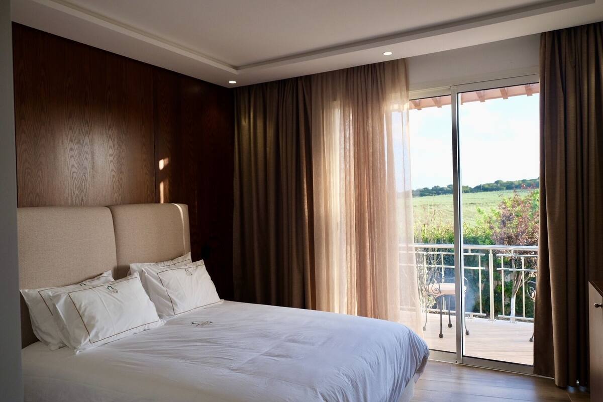 Standard Double or Twin Room | In-room safe, desk, blackout drapes, WiFi (free)