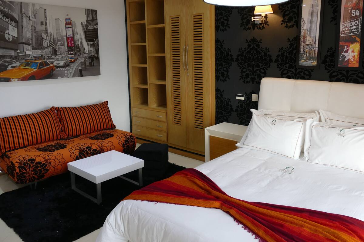 Comfort Room | In-room safe, desk, blackout drapes, WiFi (free)