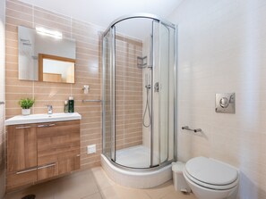 Bathtub, hair dryer, towels
