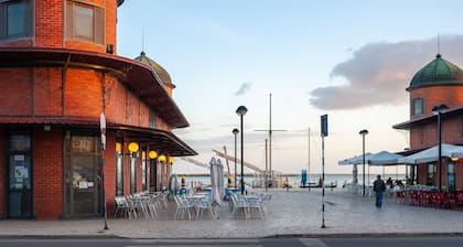 Town House Olhão 13 - just steps from the promenade!