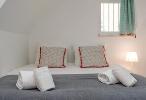 2 bedrooms, iron/ironing board, WiFi, bed sheets - Dourada Townhouse - Olhão (Olhão)