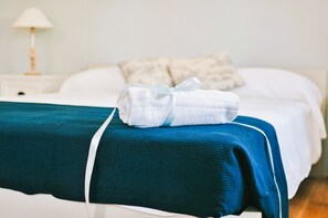 17 bedrooms, blackout curtains, iron/ironing board, free WiFi - Luxury Apartment in Siena Resort (Trequanda)