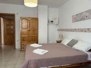 1 bedroom, free WiFi, bed sheets