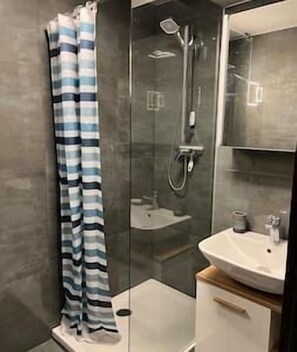 Hair dryer - Studio for 4 near ski lift, MELEZES K22 (Veysonnaz)