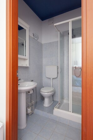 Shower, eco-friendly toiletries, hair dryer, bidet