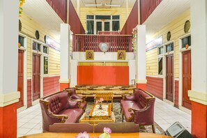 Reception - OYO Flagship 90890 Bratang Gede Residence (Surabaya)