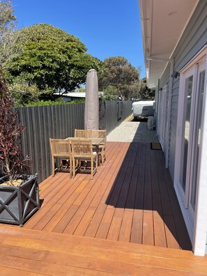 Outdoor dining - Sunset Haven Spectacular Views (Safety Beach)