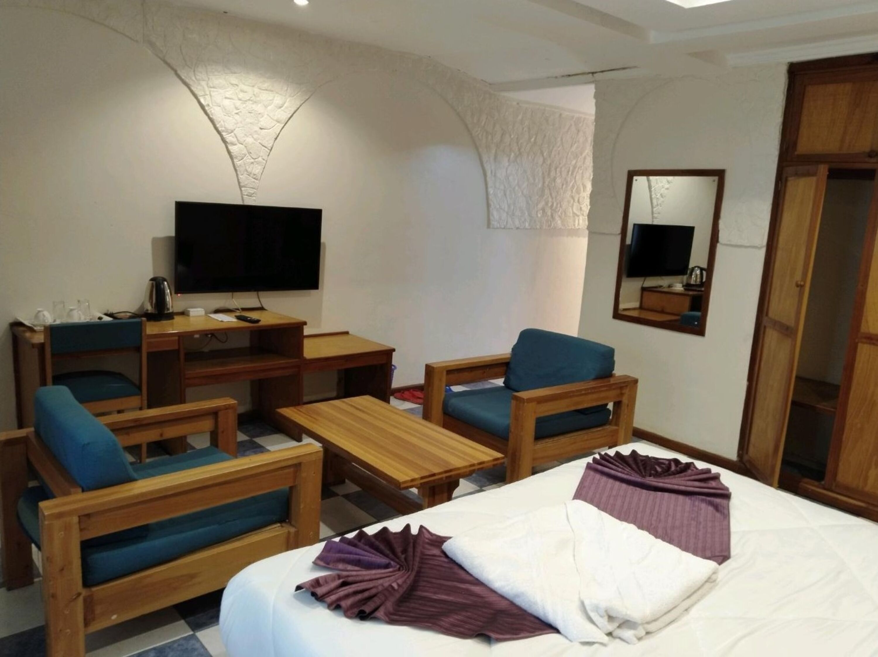Free WiFi, bed sheets