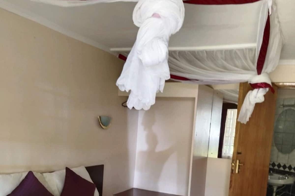 1 quarto, Wi-Fi de cortesia, roupa de cama