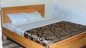 1 bedroom, desk, laptop workspace, free WiFi