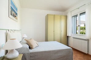 Iron/ironing board, free WiFi