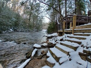 Property grounds - Riverside-Dog Friendly-Fenced Yard-King Suites-Hot Tub-10 Minutes to Downtown (Blue Ridge)