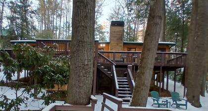 Riverside-Dog Friendly-Fenced Yard-King Suites-Hot Tub-10 Minutes to Downtown