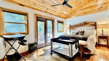 3 Schlafzimmer, Schreibtisch, Bügeleisen/Bügelbrett, Reisekinderbett