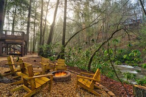 Property grounds - Riverside-Dog Friendly-Fenced Yard-King Suites-Hot Tub-10 Minutes to Downtown (Blue Ridge)