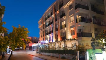 Vista frontal de la propiedad