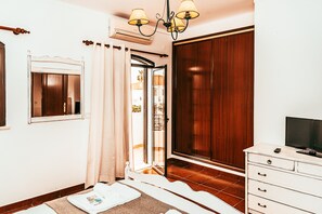 2 chambres, fer et planche à repasser, Wi-Fi gratuit, draps fournis