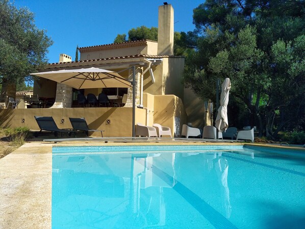 حمّام سباحة خارجي