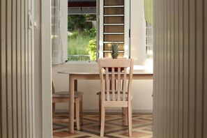 Dining - Charming vacation home (Sainte-Anne)