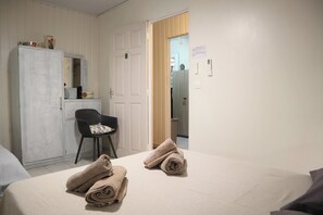 3 bedrooms, iron/ironing board, travel cot, free WiFi - Charming vacation home (Sainte-Anne)