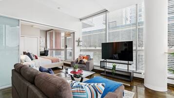 2 bedrooms, desk, iron/ironing board, WiFi