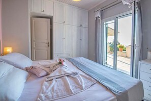 4 chambres, fer et planche à repasser, Wi-Fi, literie fournie