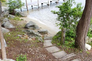Property grounds - Winnipesaukee Waterfront Home sleeping 12 dock and sandy beach (Moultonborough)