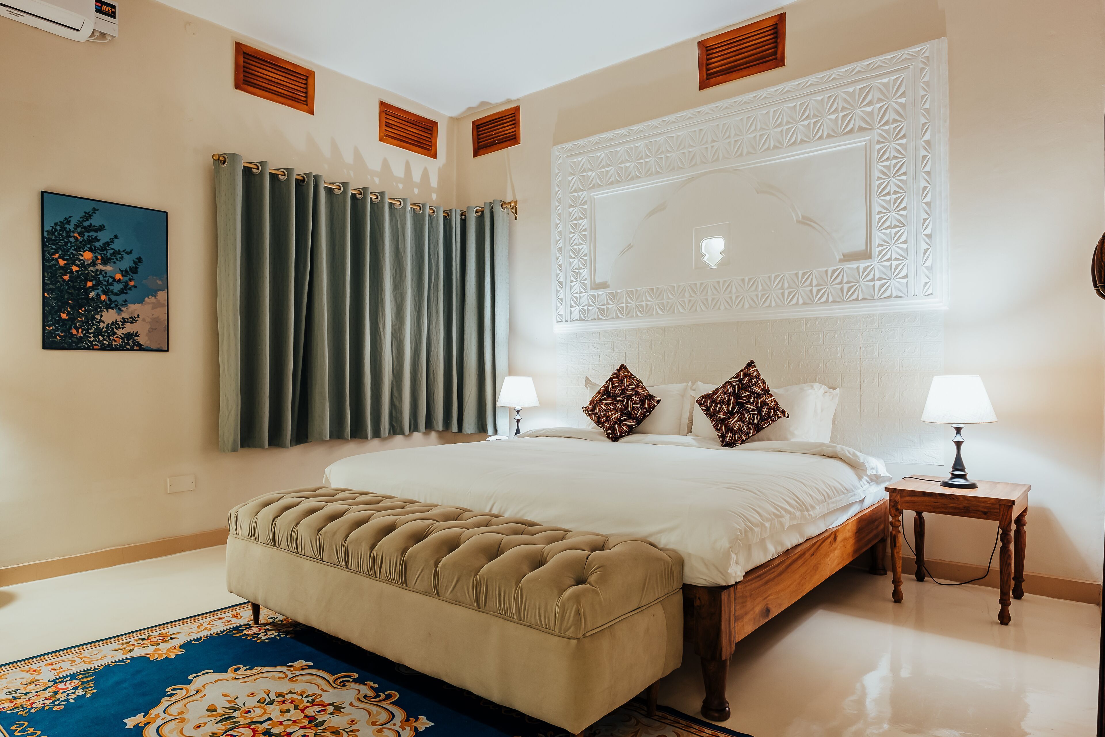 Ropa de cama de alta calidad, colchones con pillow-top y minibar 