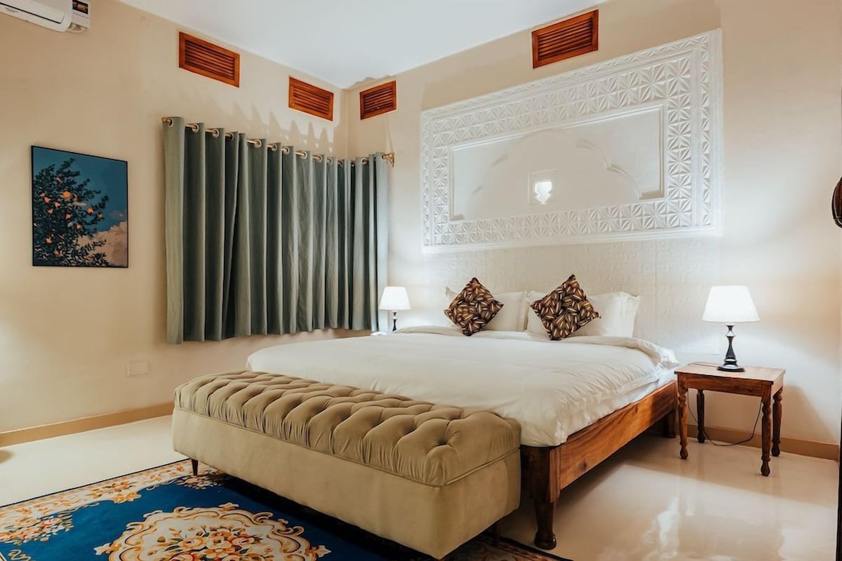 Premium bedding, pillowtop beds, minibar, in-room safe