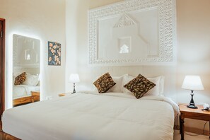 Habitación estándar | Ropa de cama de alta calidad, colchones con acolchado adicional, minibar