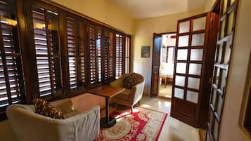 Executive Suite | 1 bedroom, premium bedding, pillowtop beds, minibar