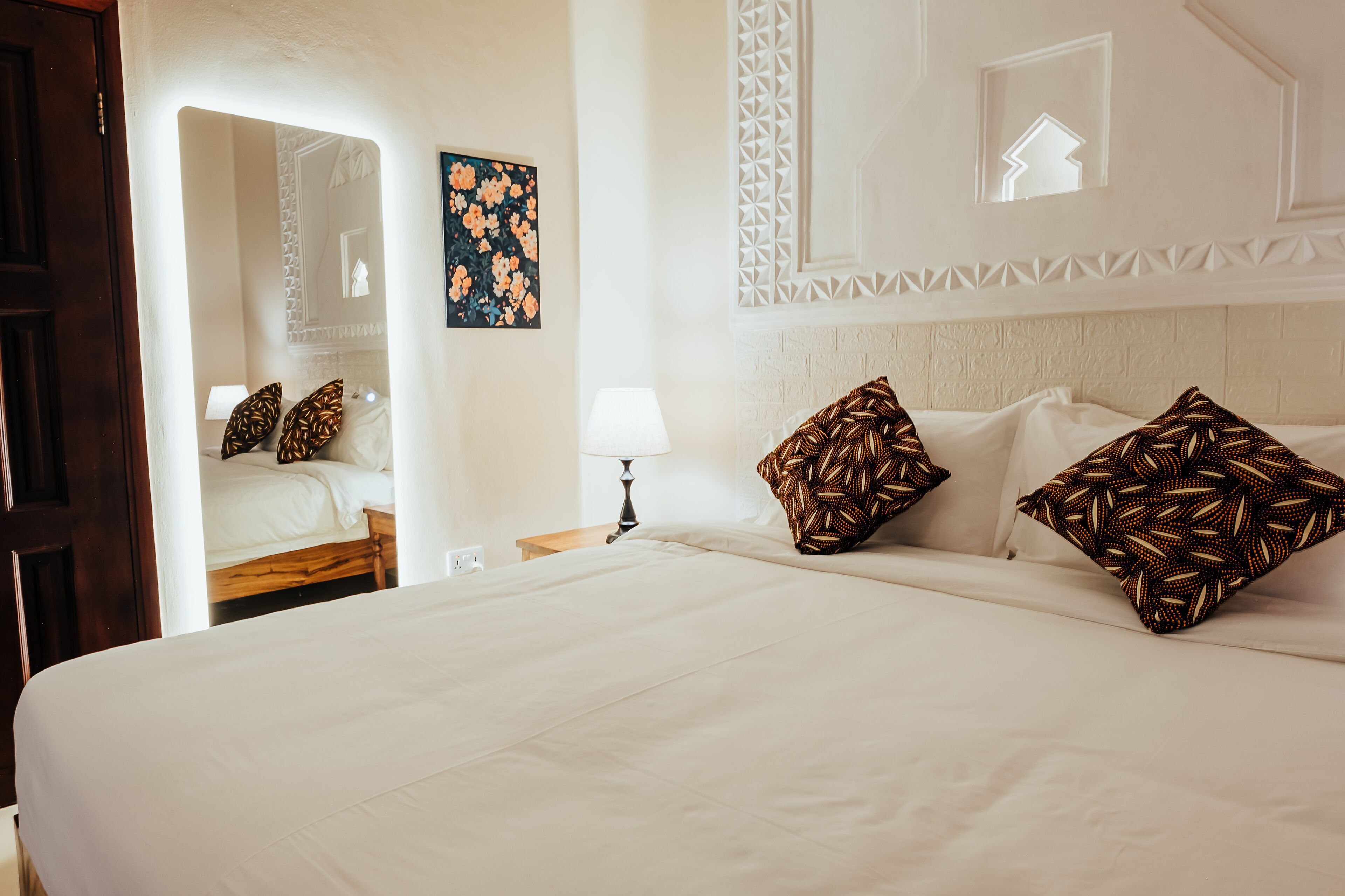 Ropa de cama de alta calidad, colchones con pillow-top y minibar 
