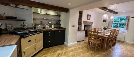 Casa | Cucina privata | Frigorifero, microonde, forno, piano cottura