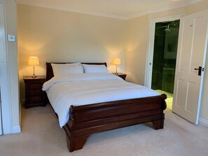 Casa | 4 dormitorios, tabla de planchar con plancha, wifi gratis y ropa de cama