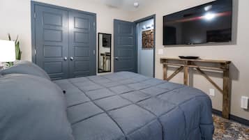 2 bedrooms, desk, iron/ironing board, travel crib