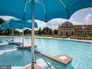 Pool - Ocean View * 5BR Luxury Single Family House w 4.5 Bathrooms (Ocean View)