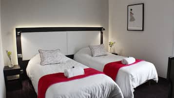 Chambre Standard avec lits jumeaux, 1 chambre | Literie de qualité supérieure, bureau