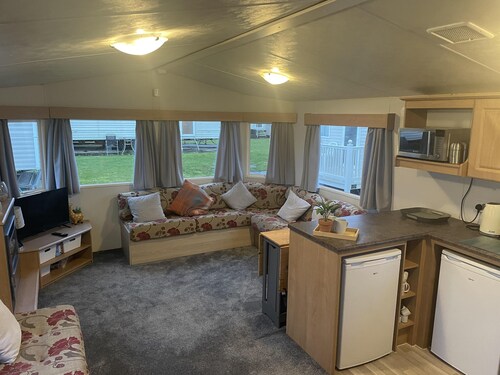 Charming 3-bed Static Caravan in Porthcawl